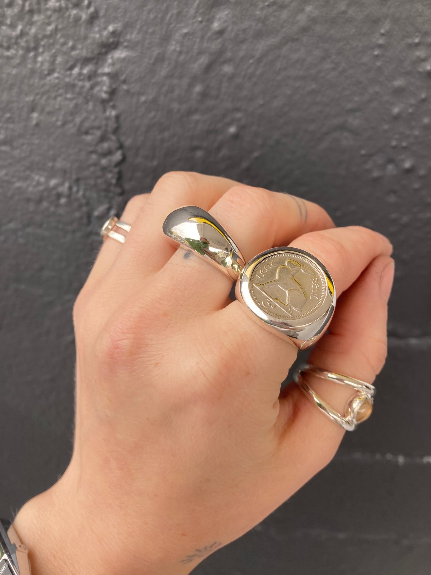~ COIN ~ SIGNET ~