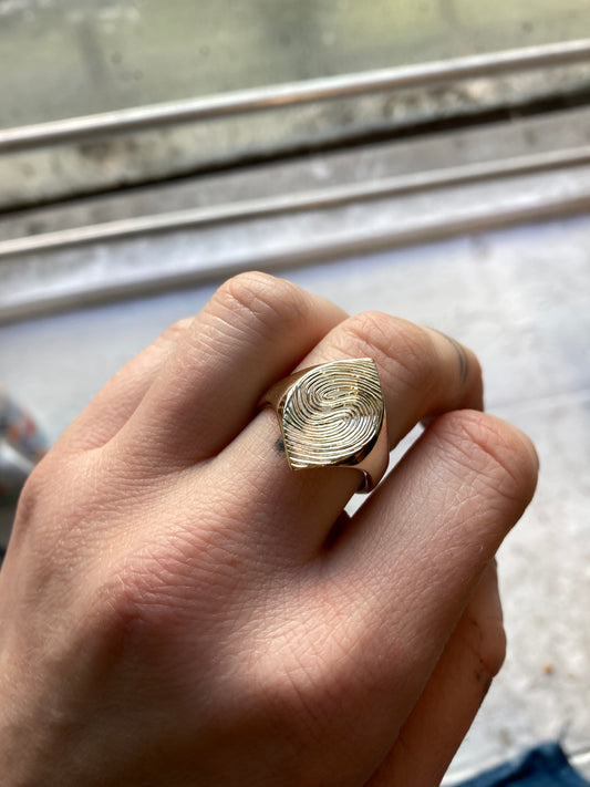 ~ CUSTOM SIGNET ~